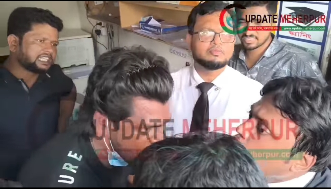 আদালত পড়ায় উত্তেজনা